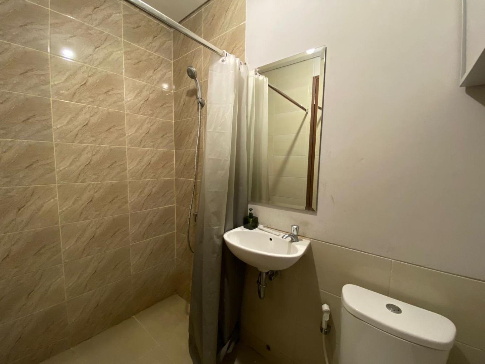 Shero Transpark Bekasi Hotel Екстериор снимка